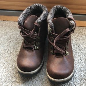 nine west hiking boots